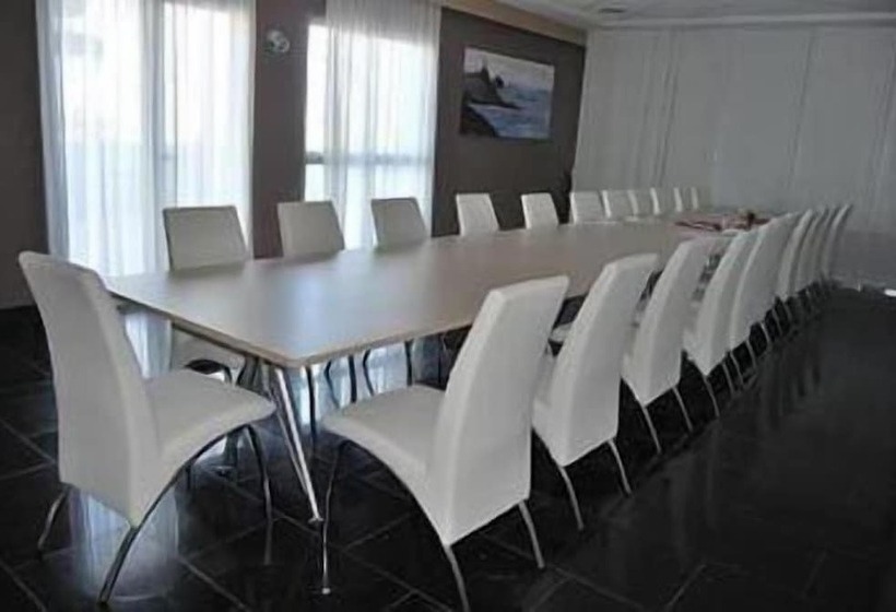 هتل Cuatro Hermanas