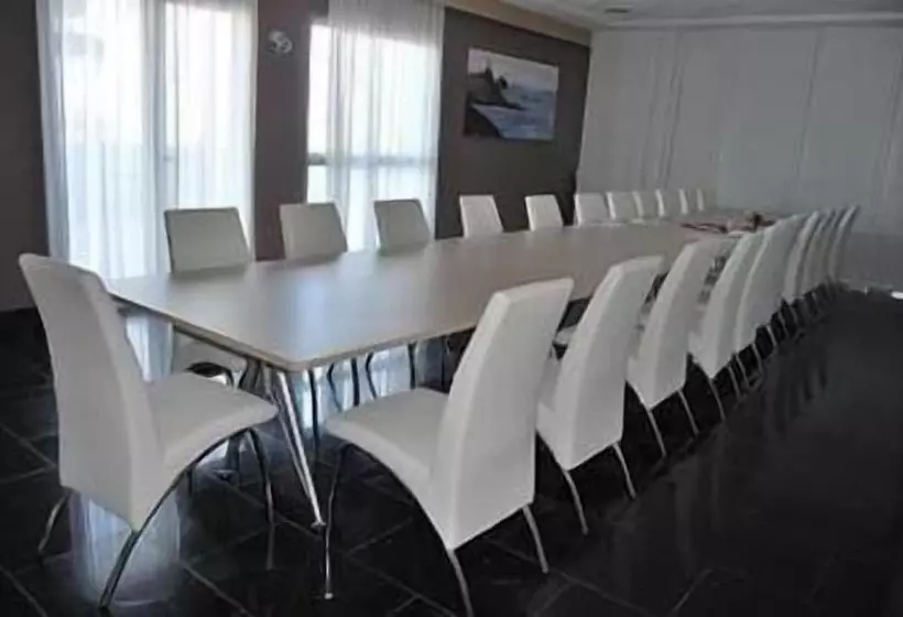 هتل Cuatro Hermanas