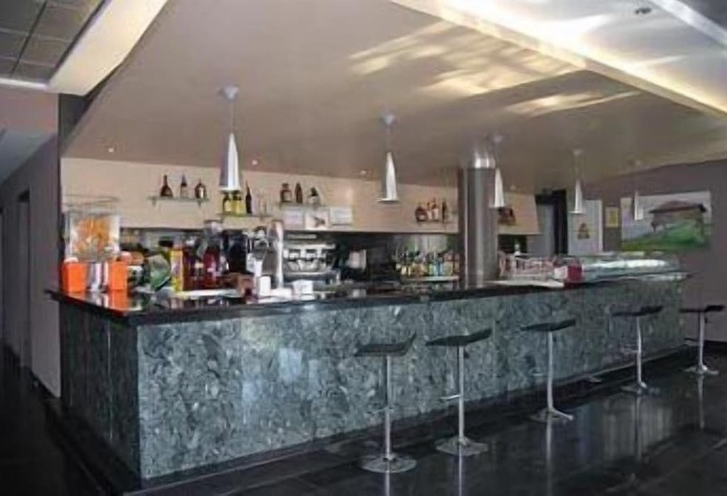 هتل Cuatro Hermanas