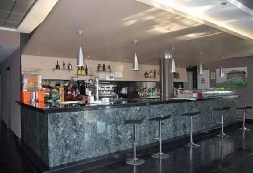 هتل Cuatro Hermanas