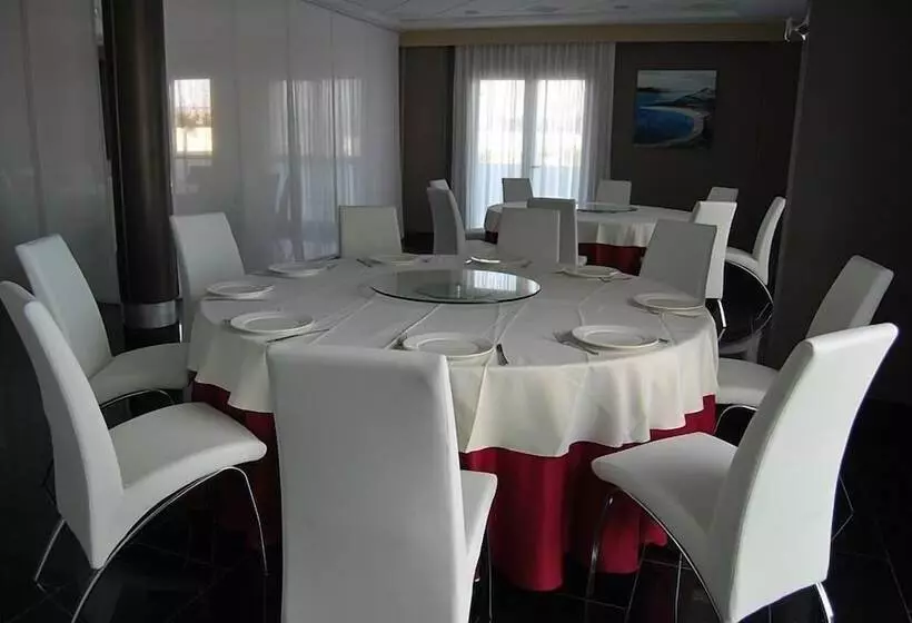 هتل Cuatro Hermanas