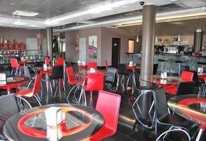 هتل Cuatro Hermanas