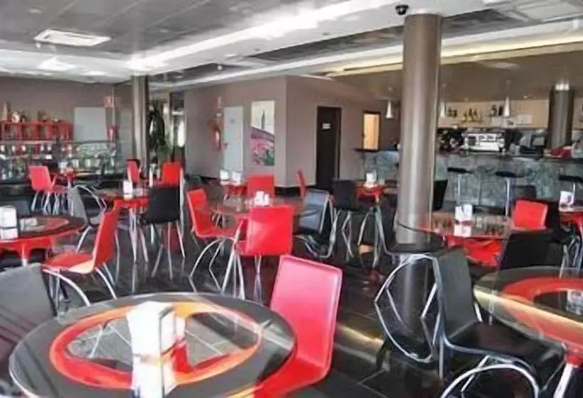 هتل Cuatro Hermanas