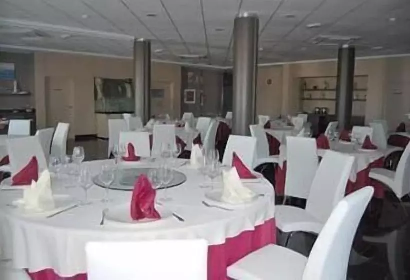 هتل Cuatro Hermanas