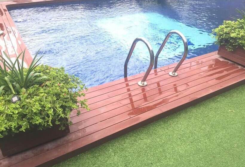 هتل Cuatro Hermanas