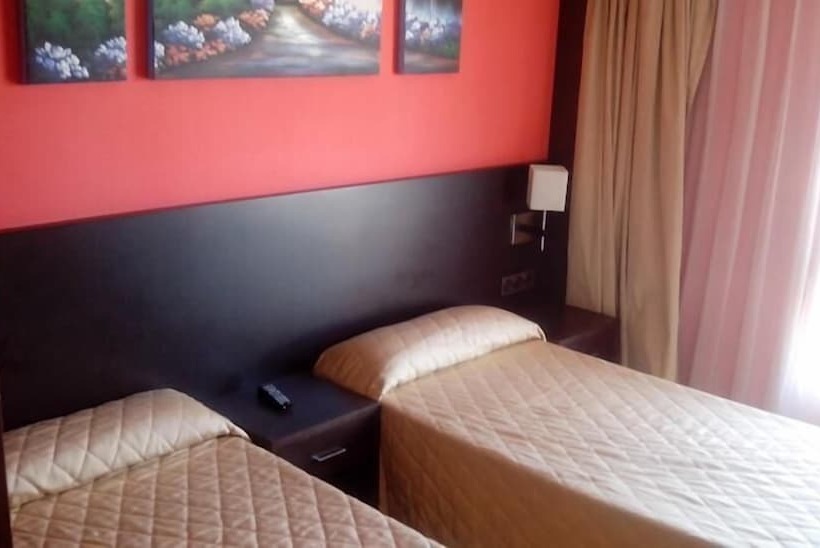 هتل Cuatro Hermanas