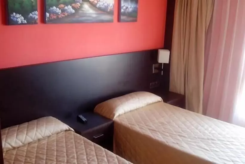 هتل Cuatro Hermanas