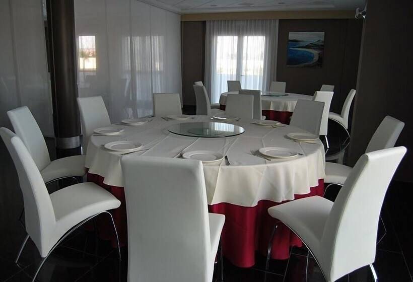 هتل Cuatro Hermanas