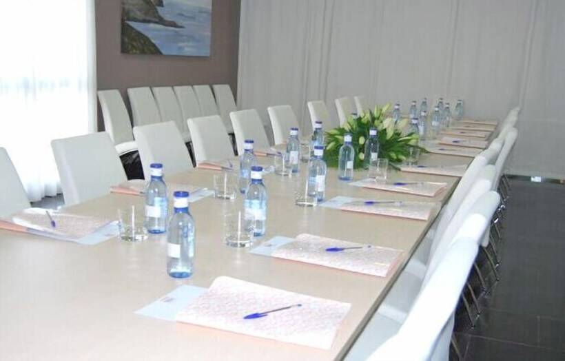 هتل Cuatro Hermanas