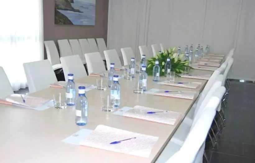 هتل Cuatro Hermanas