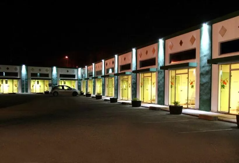 ホテル Hôtel Restaurant Caribou