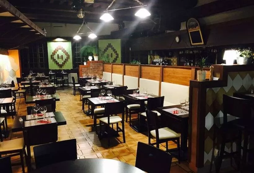 ホテル Hôtel Restaurant Caribou