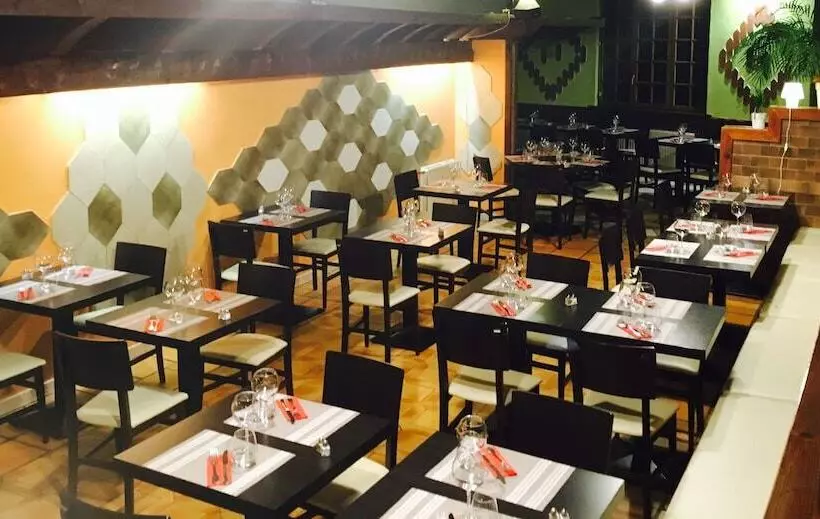 ホテル Hôtel Restaurant Caribou