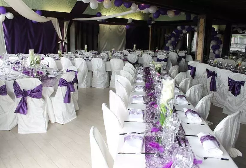 ホテル Hôtel Restaurant Caribou