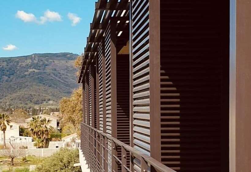 Отель Hôtel Spa Restaurant La Madrague