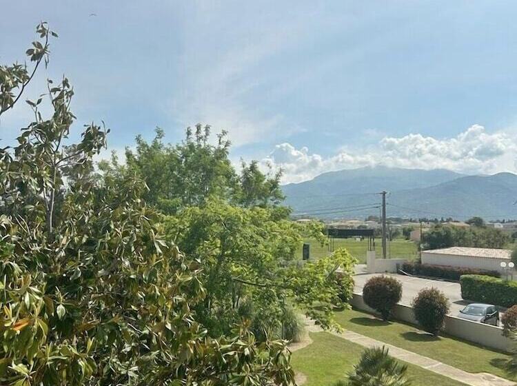 Отель Hôtel Spa Restaurant La Madrague