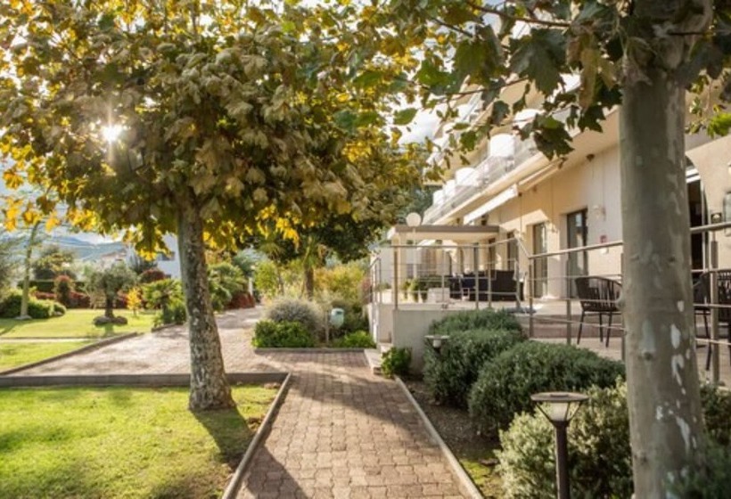 Отель Hôtel Spa Restaurant La Madrague