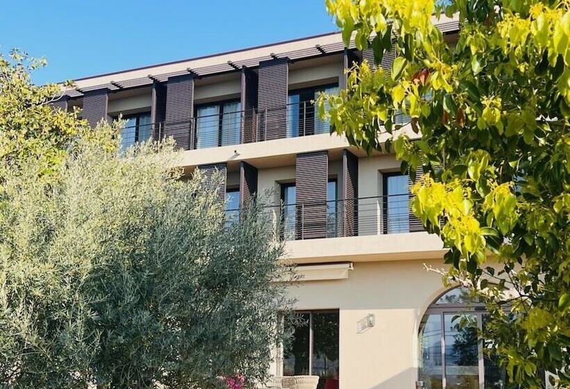 Отель Hôtel Spa Restaurant La Madrague