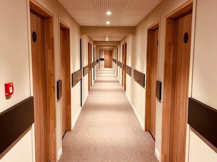 Отель Hôtel Spa Restaurant La Madrague