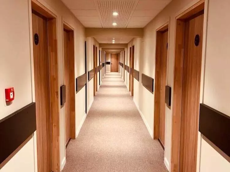 Отель Hôtel Spa Restaurant La Madrague