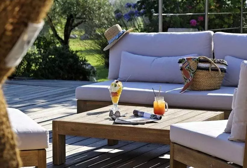 Отель Hôtel Spa Restaurant La Madrague