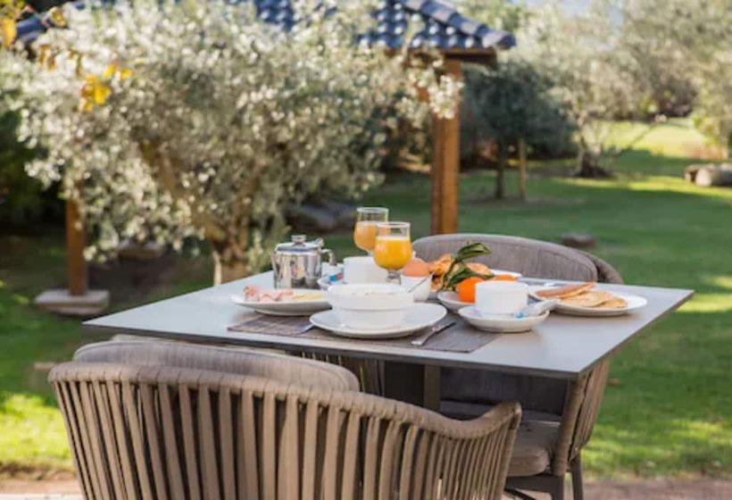 Отель Hôtel Spa Restaurant La Madrague