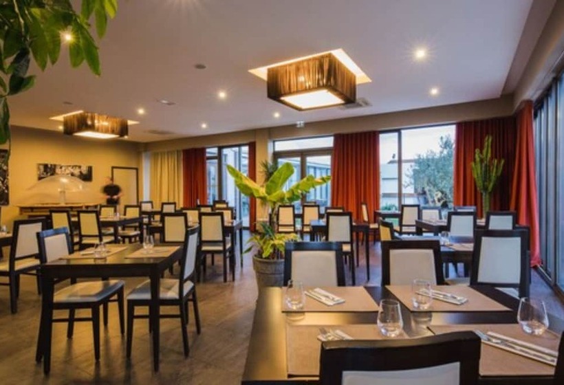 Отель Hôtel Spa Restaurant La Madrague