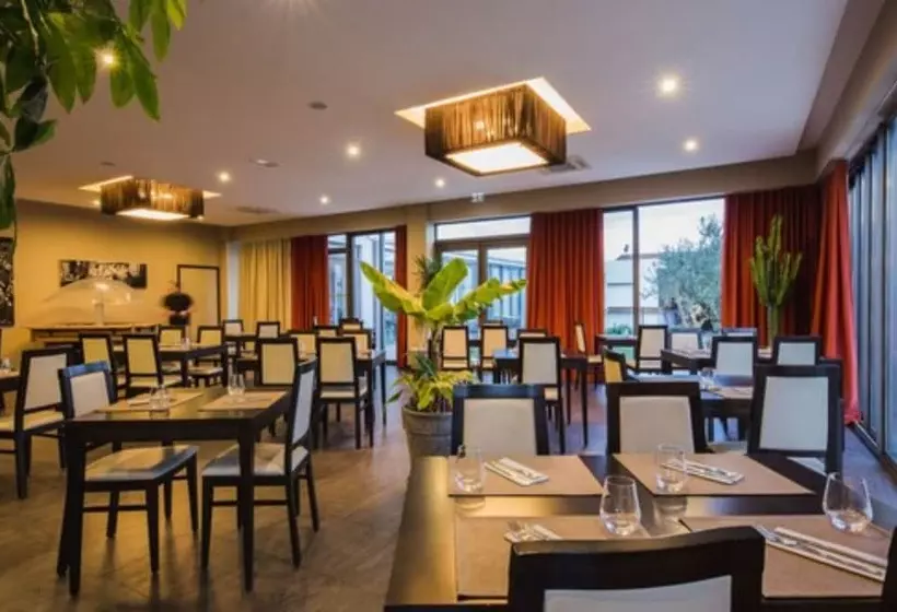 Отель Hôtel Spa Restaurant La Madrague