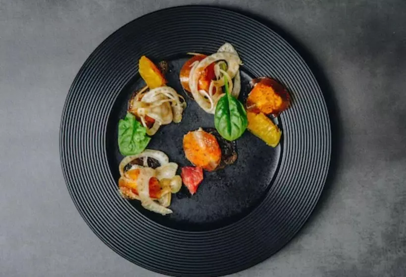 Отель Hôtel Spa Restaurant La Madrague