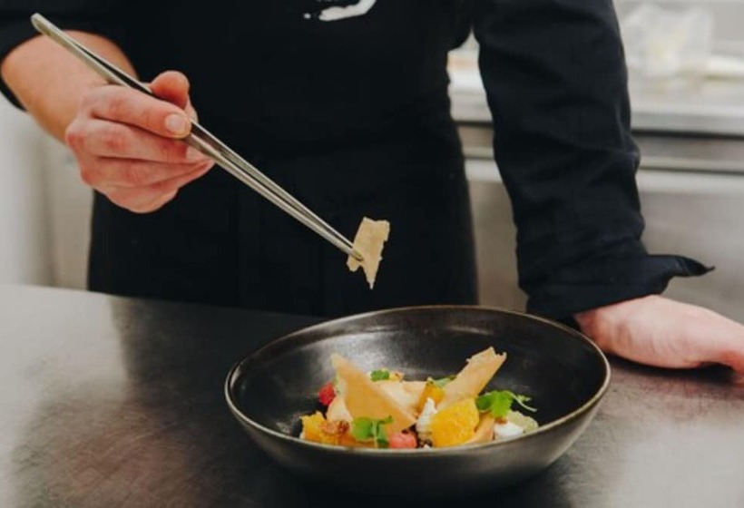 Отель Hôtel Spa Restaurant La Madrague