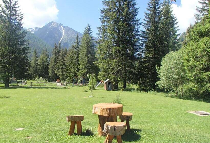 בית מלון כפרי Le Rocher