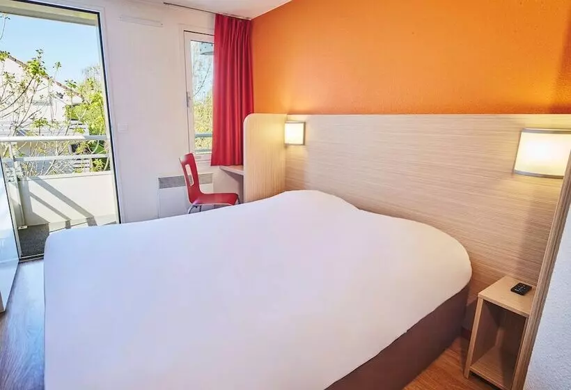 Отель Première Classe Melun Senart