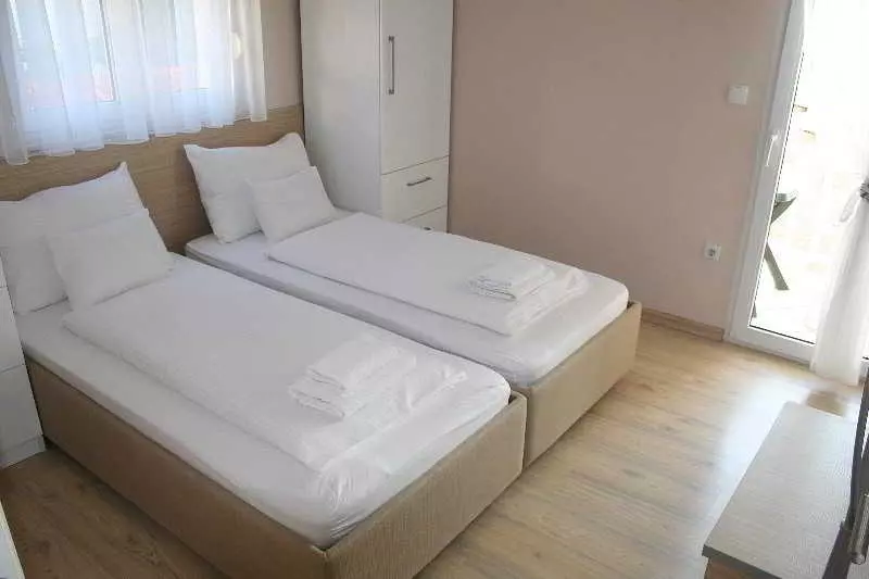 هتل Apartments Johnny