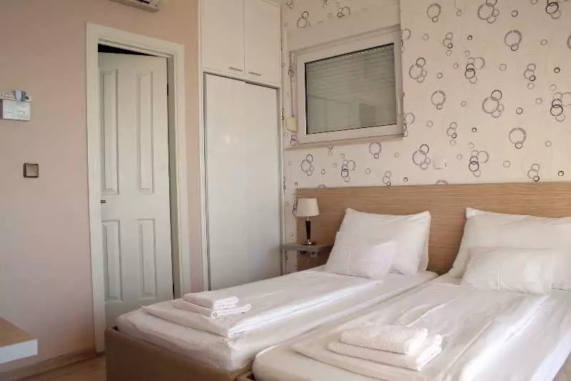 هتل Apartments Johnny