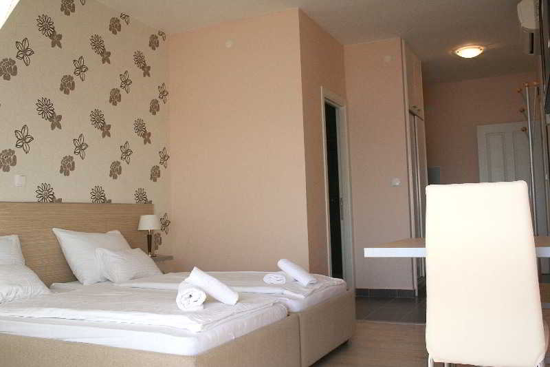 هتل Apartments Johnny