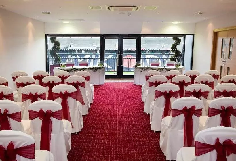 Hotel Doubletree By Hilton  Milton Keynes