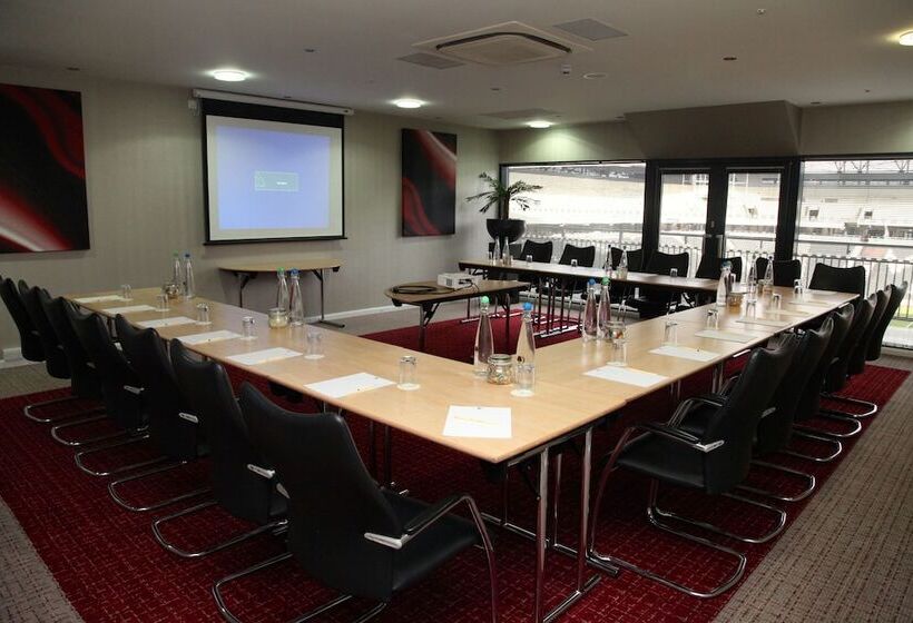 酒店 Doubletree By Hilton  Milton Keynes