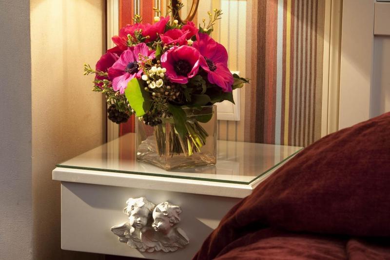 هتل Louvre Bons Enfants