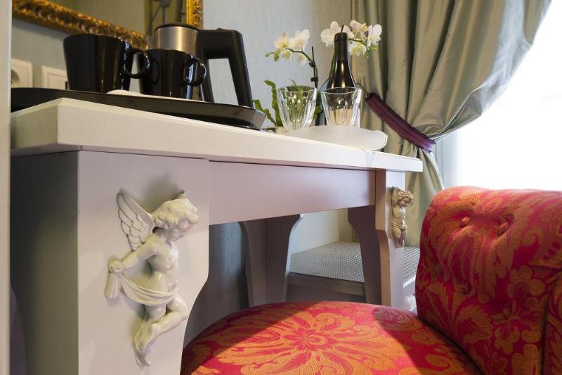 هتل Louvre Bons Enfants