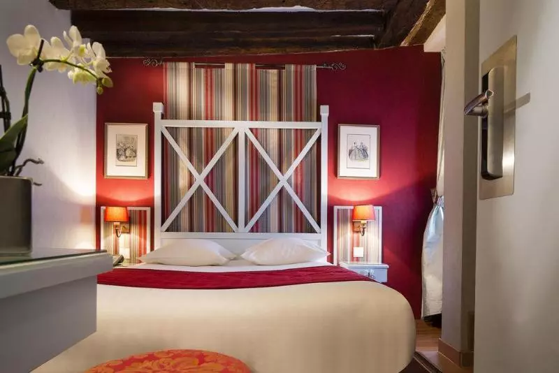 هتل Louvre Bons Enfants