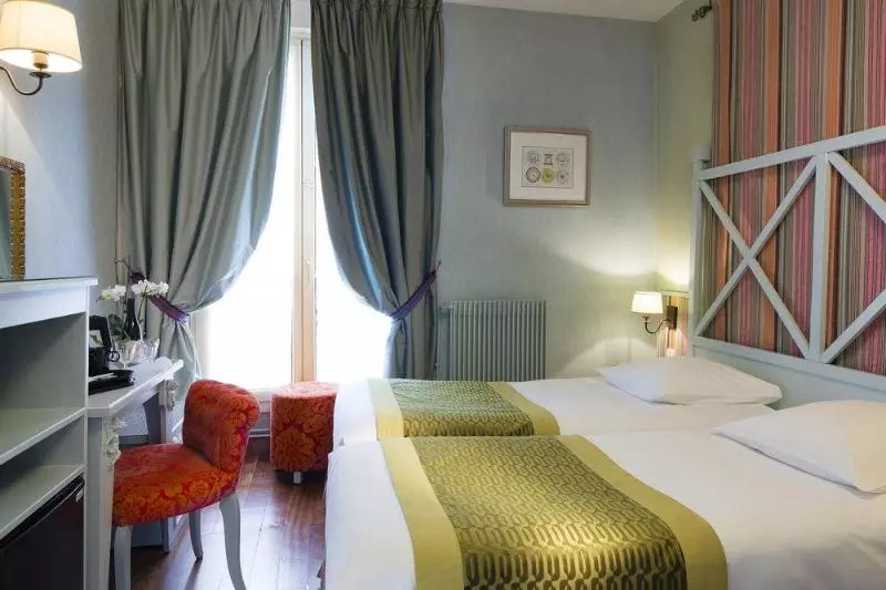 هتل Louvre Bons Enfants