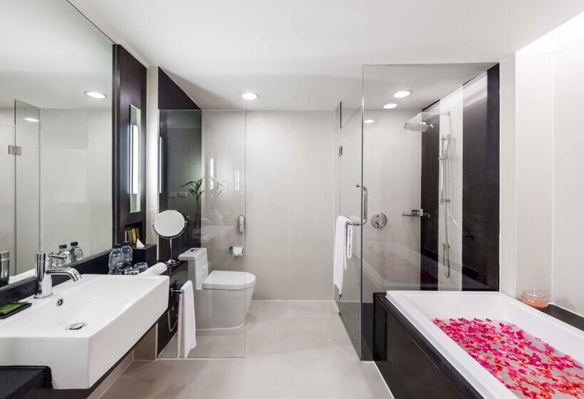 هتل Radisson Suites Bangkok Sukhumvit