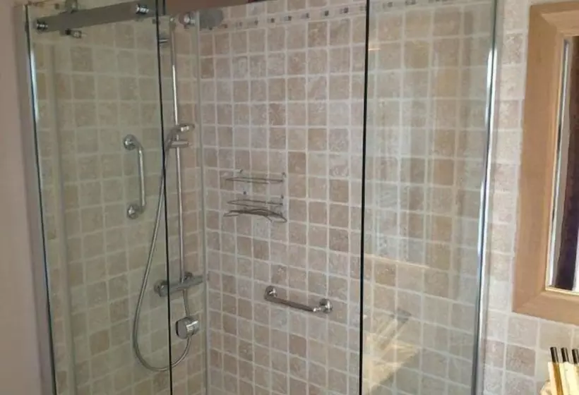 Отель L Aunette Cottage