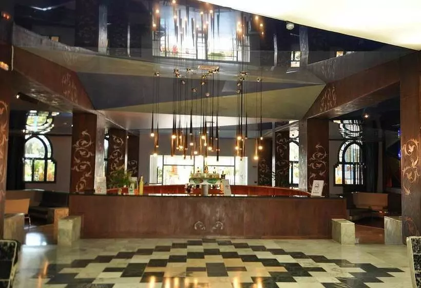 リゾートホテル Chiraz Club   Families Only