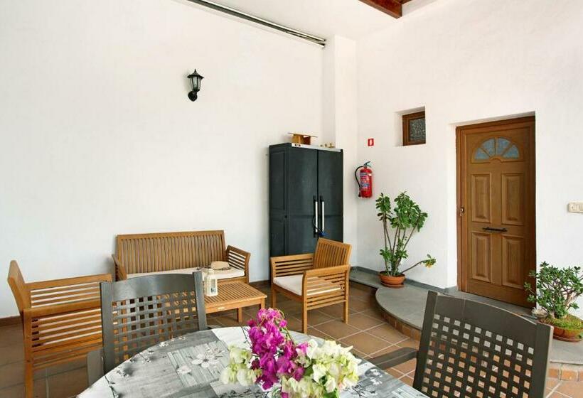 هتل Holiday Cottage Santa Lucía 2