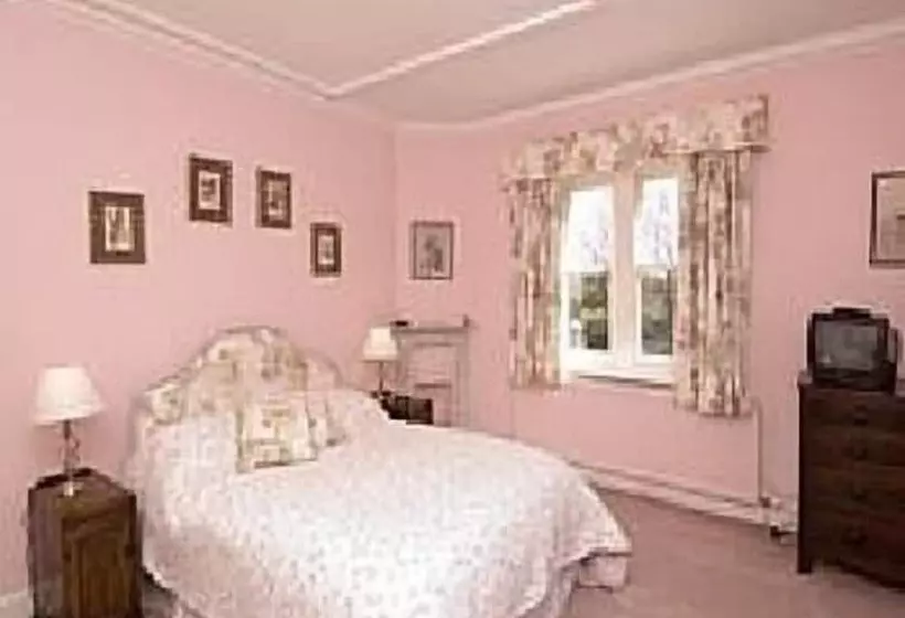 민박 Burcombe Manor