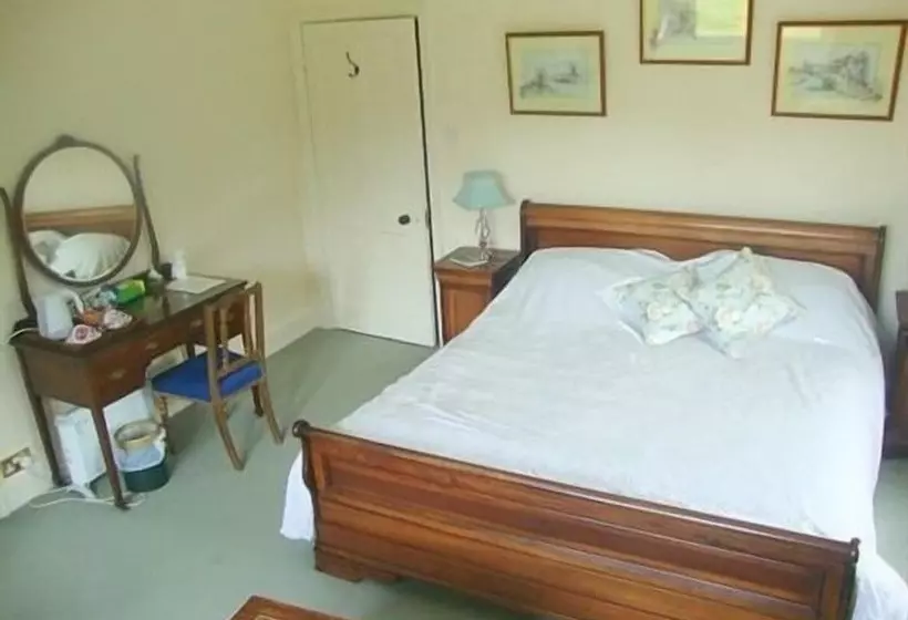 민박 Burcombe Manor