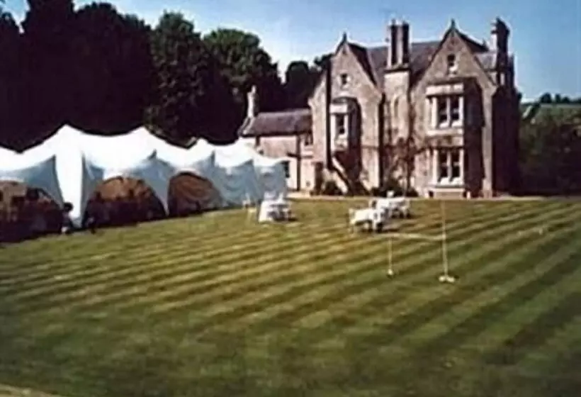 민박 Burcombe Manor