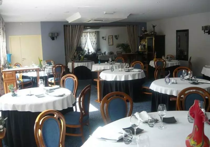 Отель Auberge De Condé