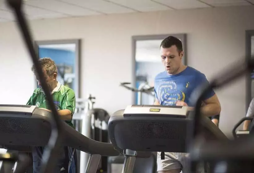 Отель Canal Court